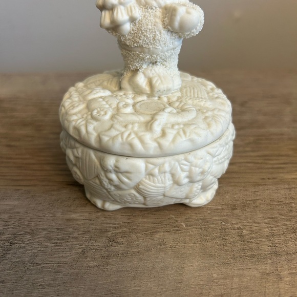 Smiling Chubby Snowman Christmas Trinket Box Snowy Ceramic Holiday Collection - Picture 3 of 14